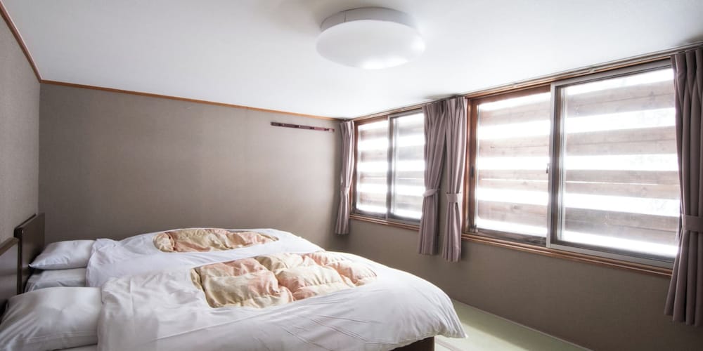 [本館] 和室10畳(お手洗い, 洗面所なし) 客室6 | 谷地温泉