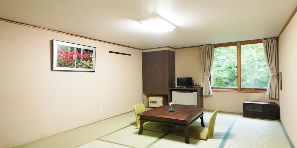 [本館] 大部屋16.5畳(お手洗い, 洗面所なし) 客室6 | 谷地温泉