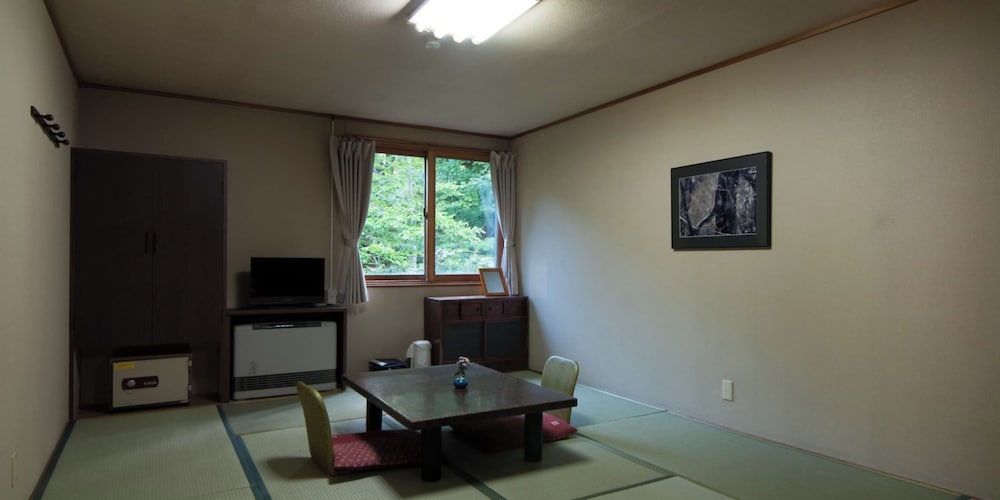 [本館] 大部屋16.5畳(お手洗い, 洗面所なし) 客室20 | 谷地温泉