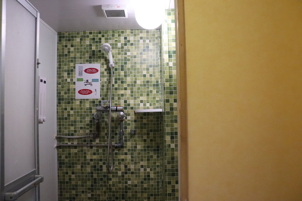 ベーシック トリプルルーム バスルーム0 | ソフィアス アパートメント