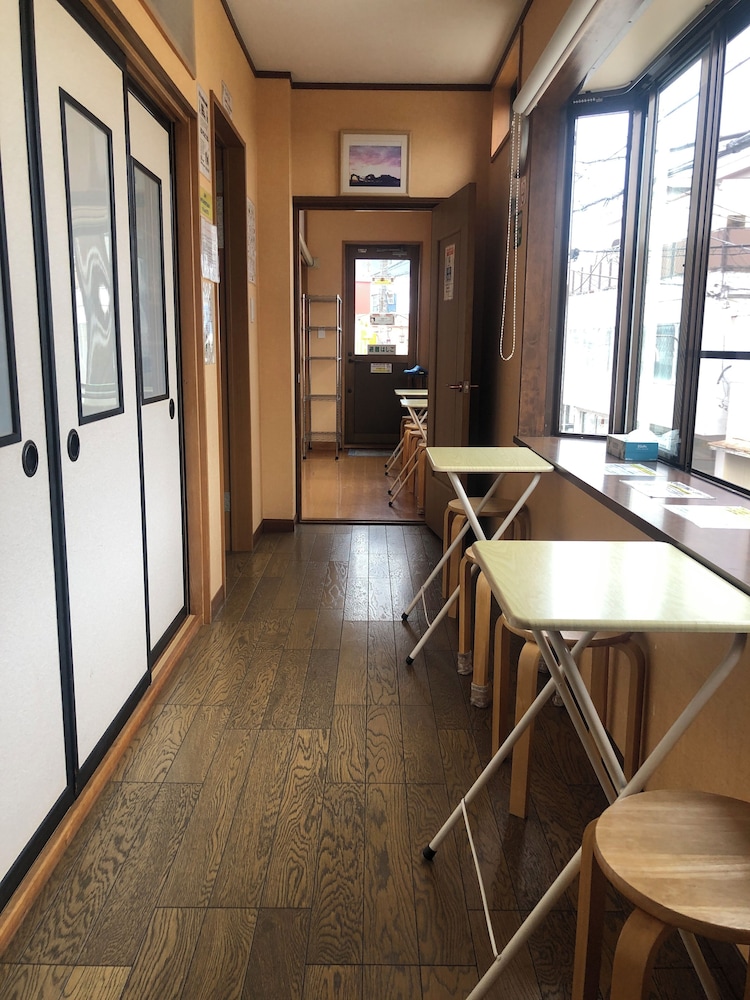 ツインルーム 共用バスルーム (with Bunk Bed) リビング エリア0 | マウント富士ホステルマイケルズ