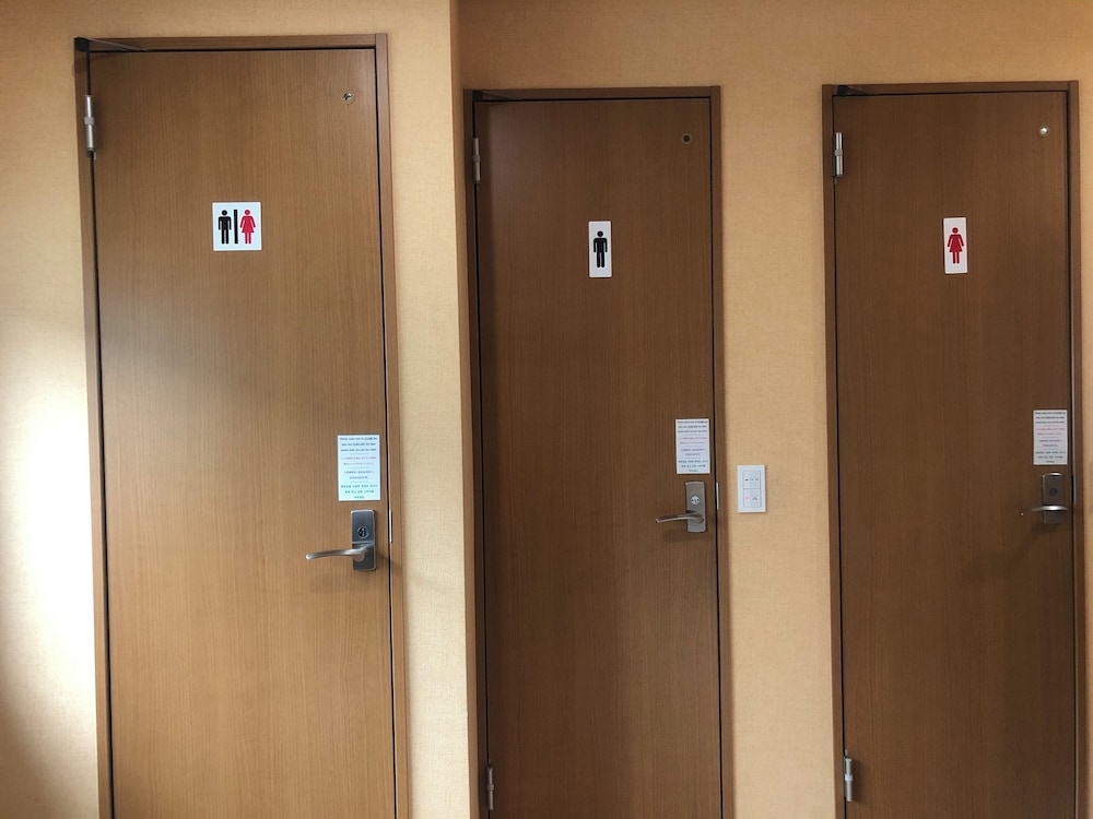 ツインルーム 共用バスルーム (with Bunk Bed) 共用バスルーム0 | マウント富士ホステルマイケルズ