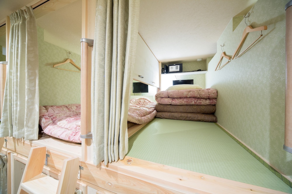 カプセルタイプ男女混合ドミトリー 2連コネクティングルーム 禁煙 (カプセルの間仕切りは開閉可能) 客室3 | ホステル わさび名古屋駅前