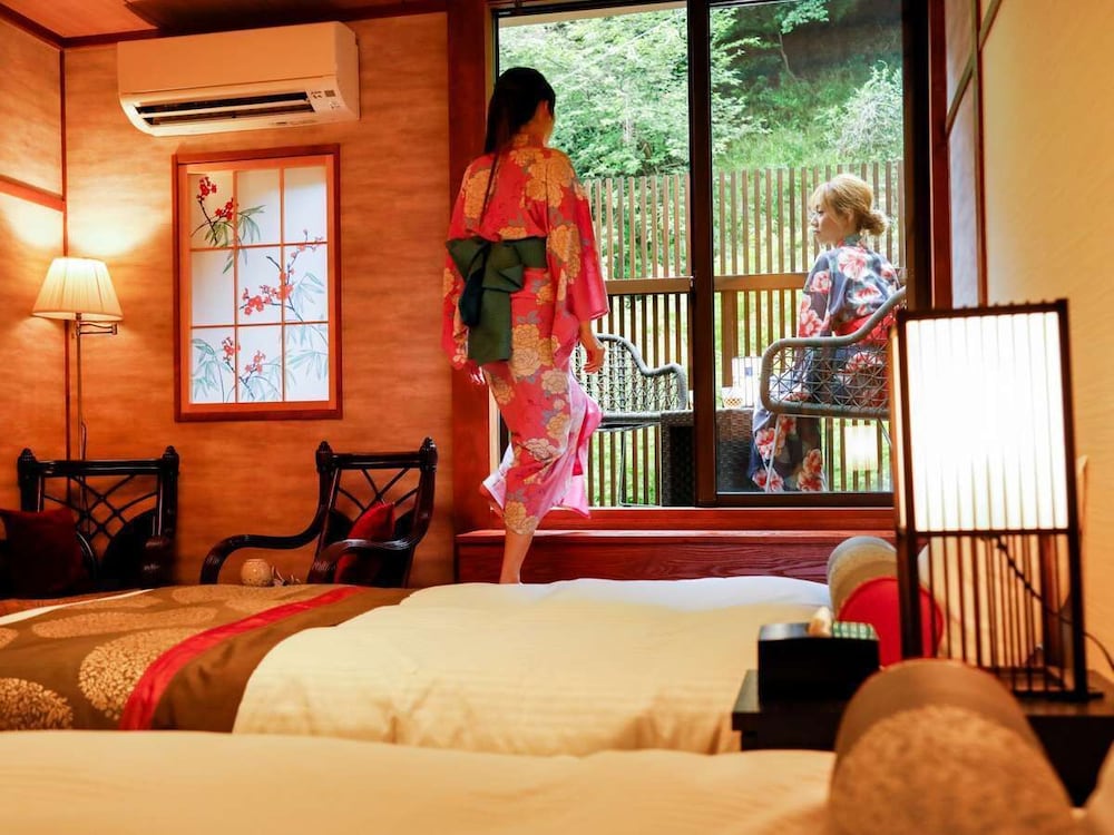 ベーシック ルーム シングルベッド 2 台 バルコニー 客室1 | 城崎温泉 夢こやど 天望苑