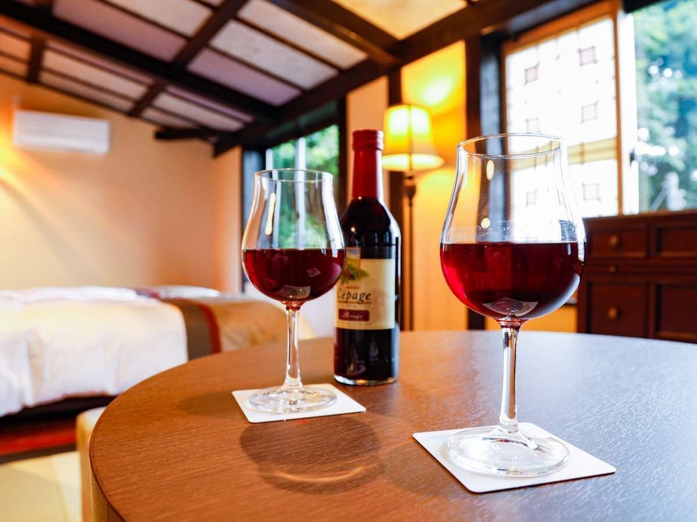 ラグジュアリー ルーム シングルベッド 2 台 客室1 | 城崎温泉 夢こやど 天望苑