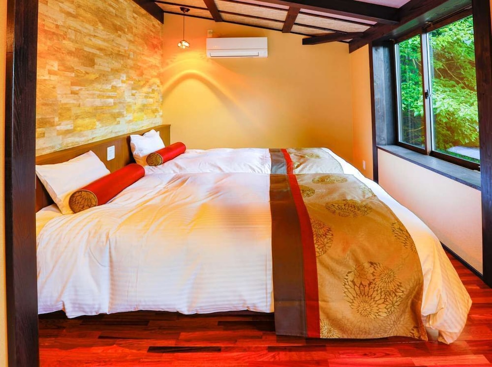 ラグジュアリー ルーム シングルベッド 2 台 部屋からの景観0 | 城崎温泉 夢こやど 天望苑