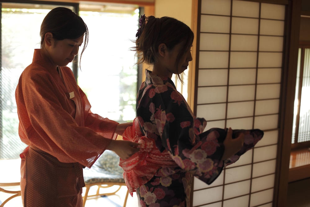 和室（10畳タイプ） 客室1 | 大西屋水翔苑
