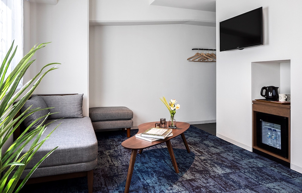 琉球モダン　キング　禁煙 リビング エリア0 | エスティネートホテル那覇