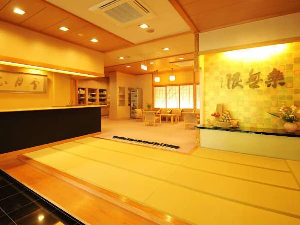 ロビー1 | ホテル圓山荘 西乃館