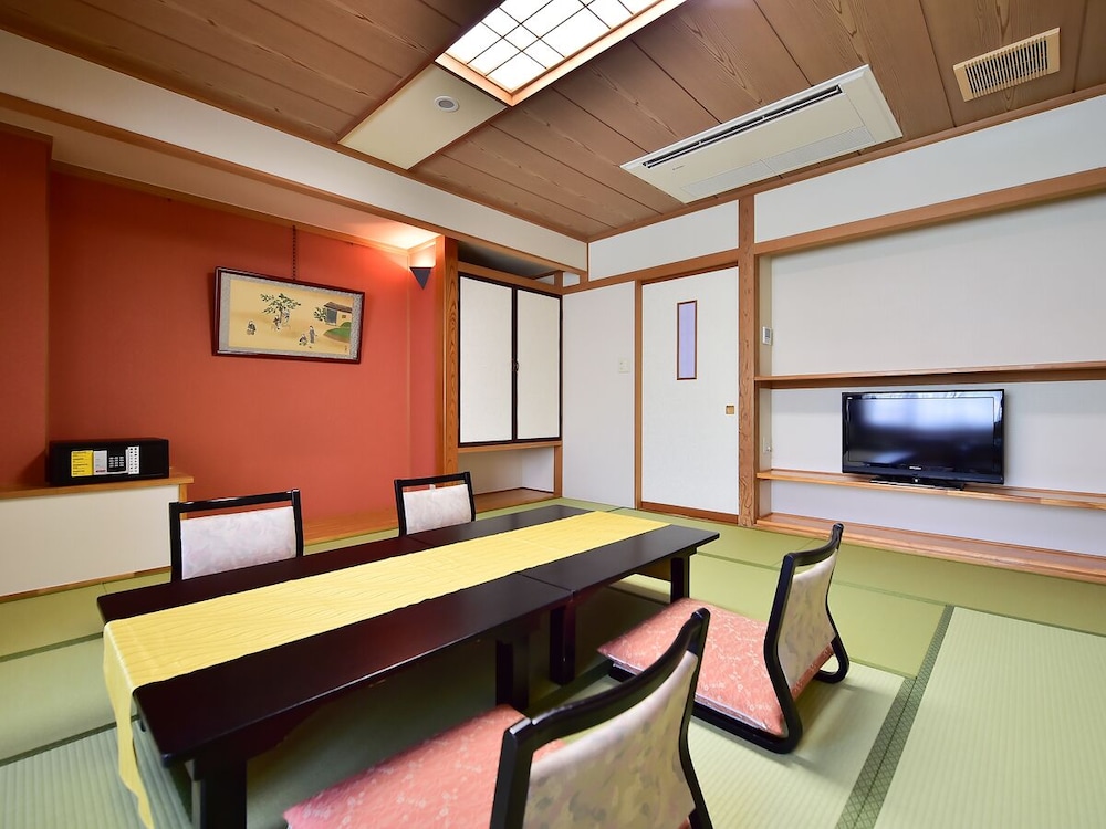 和室10畳 客室1 | ホテル圓山荘