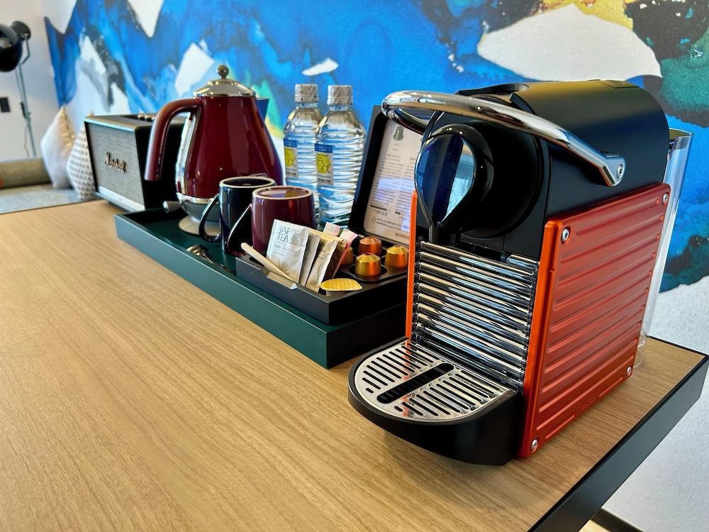 スイート クイーンベッド 1 台ソファーベッド付き シティビュー コーヒー / コーヒーメーカー0 | アロフト大阪堂島