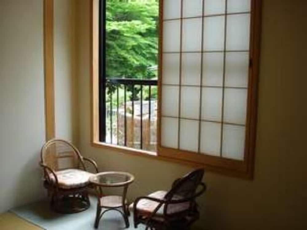 朴の間「半露天風呂付」 | 四季の宿処 一花館