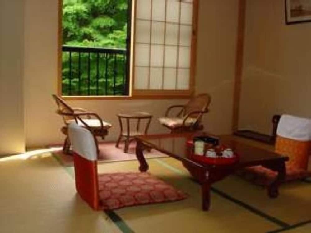 榎の間「半露天風呂付」 | 四季の宿処 一花館