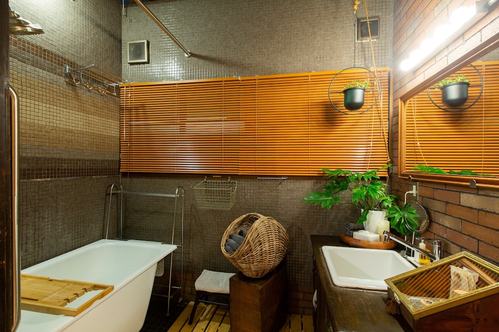 トラディショナル ハウス 2 ベッドルーム 禁煙 バスルーム1 | Bamba Hotel Tokyo 一棟貸し