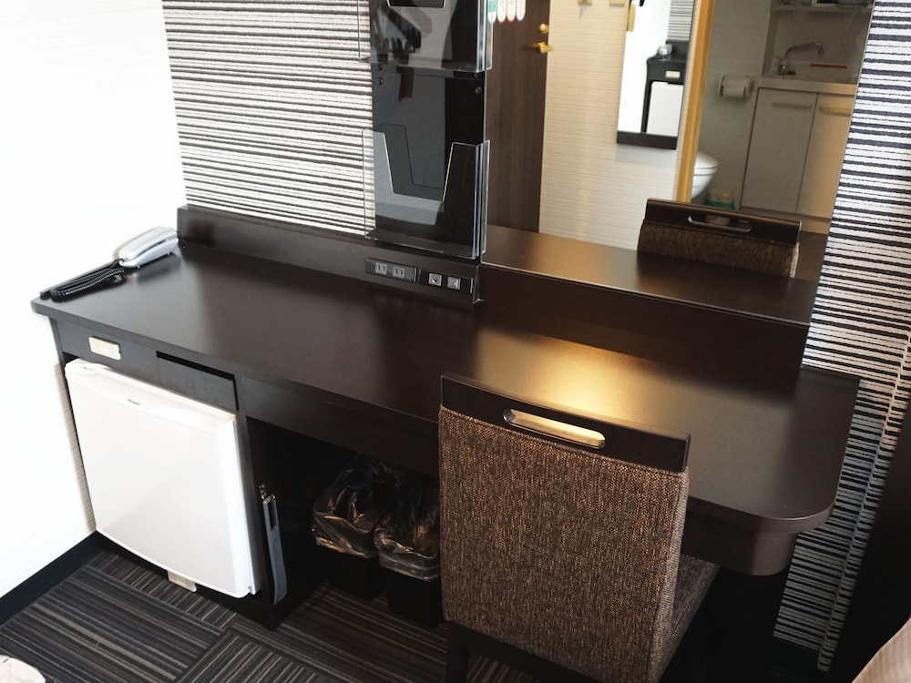 セミダブルルーム禁煙室 客室の設備とサービス2 | アパホテル〈本八戸〉