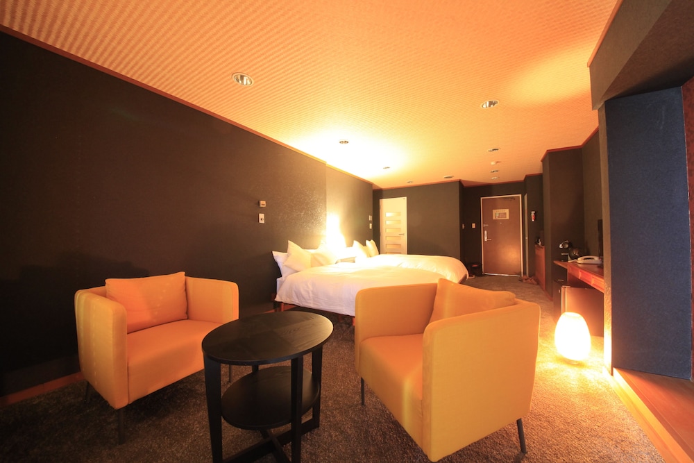 スーペリア ツインルーム ベッド (複数台) 専用バスルーム マウンテンビュー 客室3 | 箱根強羅 別邸今宵