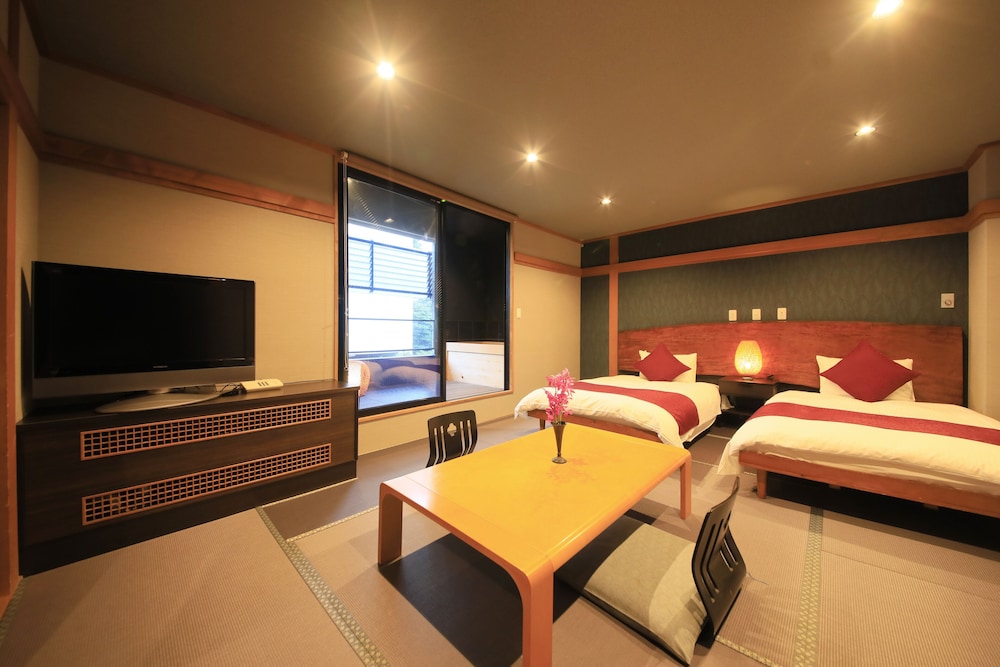 エコノミー ツインルーム ベッド (複数台) 専用バスルーム | 箱根強羅 別邸今宵