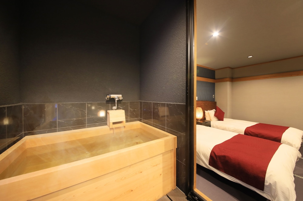 エコノミー ツインルーム ベッド (複数台) 専用バスルーム 客室2 | 箱根強羅 別邸今宵