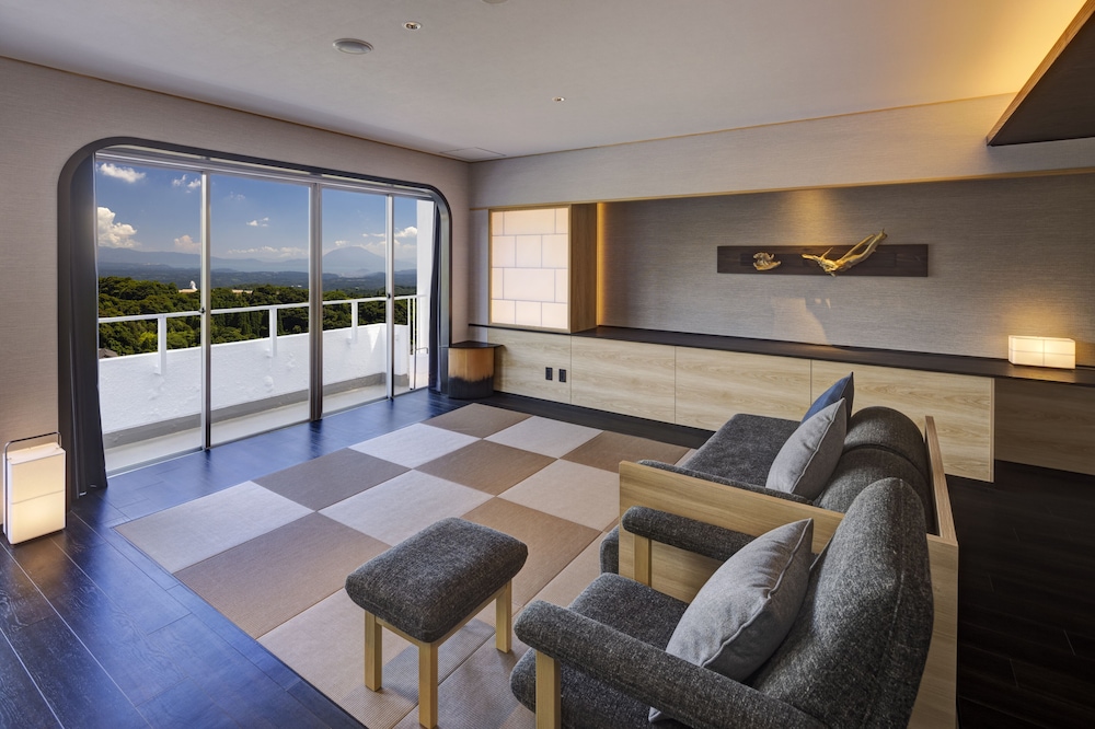 [最上階] プレミアデラックスツインルーム (湯けむりビュー半露天風呂付) 禁煙 | 霧島国際ホテル