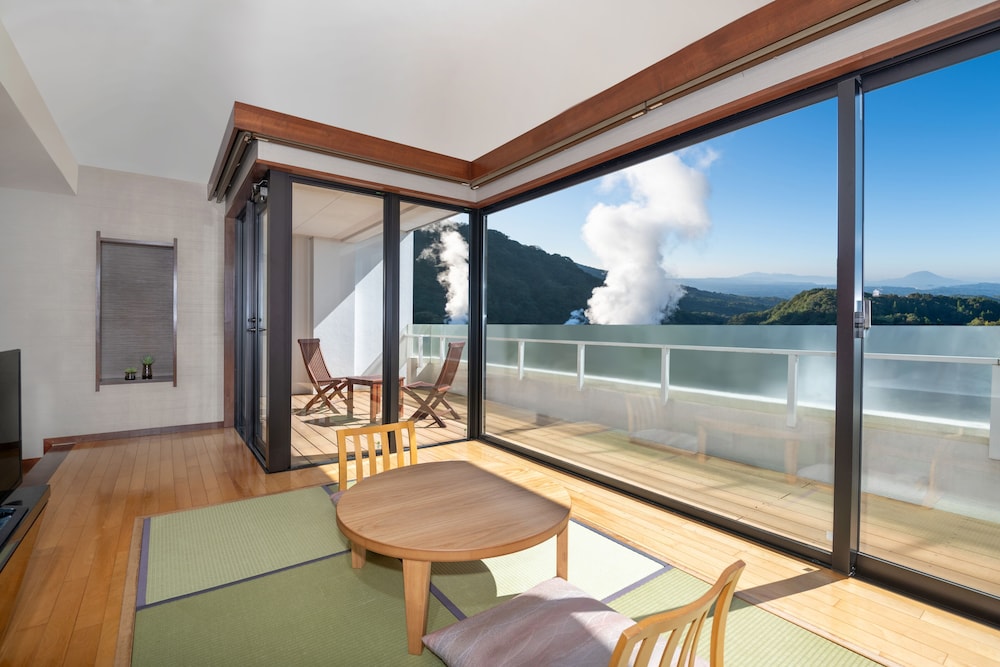 [最上階] プレミアデラックス和洋室 (湯けむりビュー) 64m² 禁煙 客室2 | 霧島国際ホテル