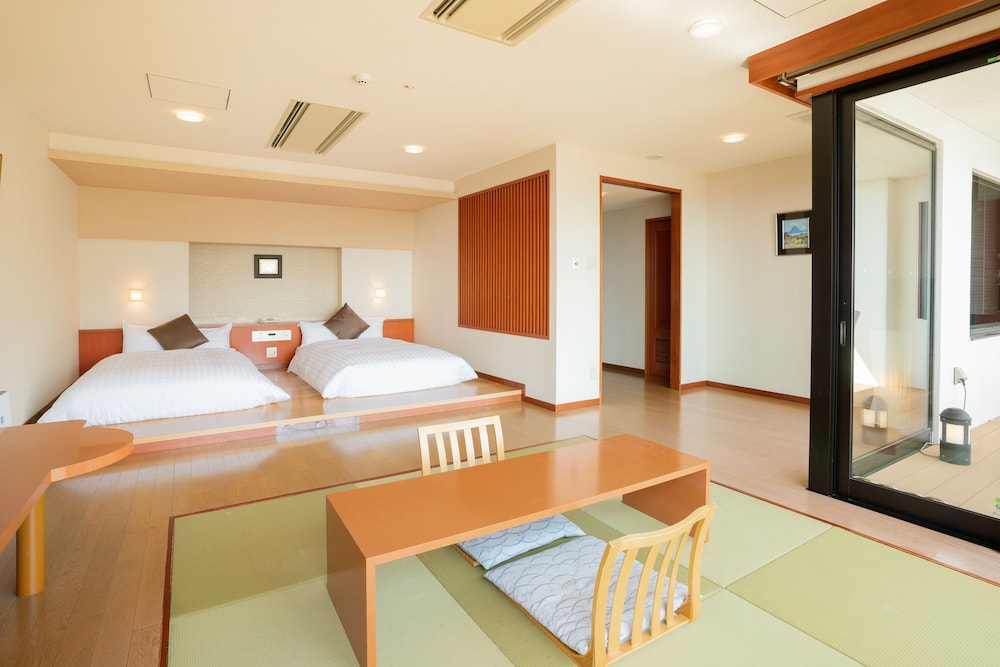 [最上階] プレミアデラックス和洋室 (湯けむりビュー露天風呂付) 64m² 禁煙 客室1 | 霧島国際ホテル