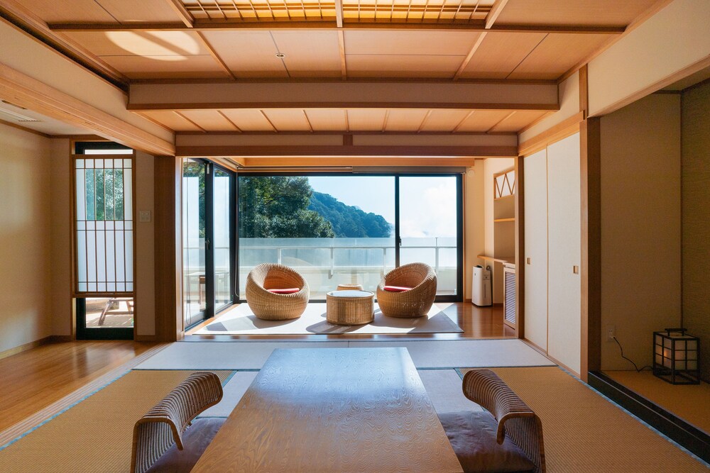 [最上階] プレミアデラックス和室10畳 (湯けむりビュー露天風呂付) 64m² 禁煙 客室1 | 霧島国際ホテル