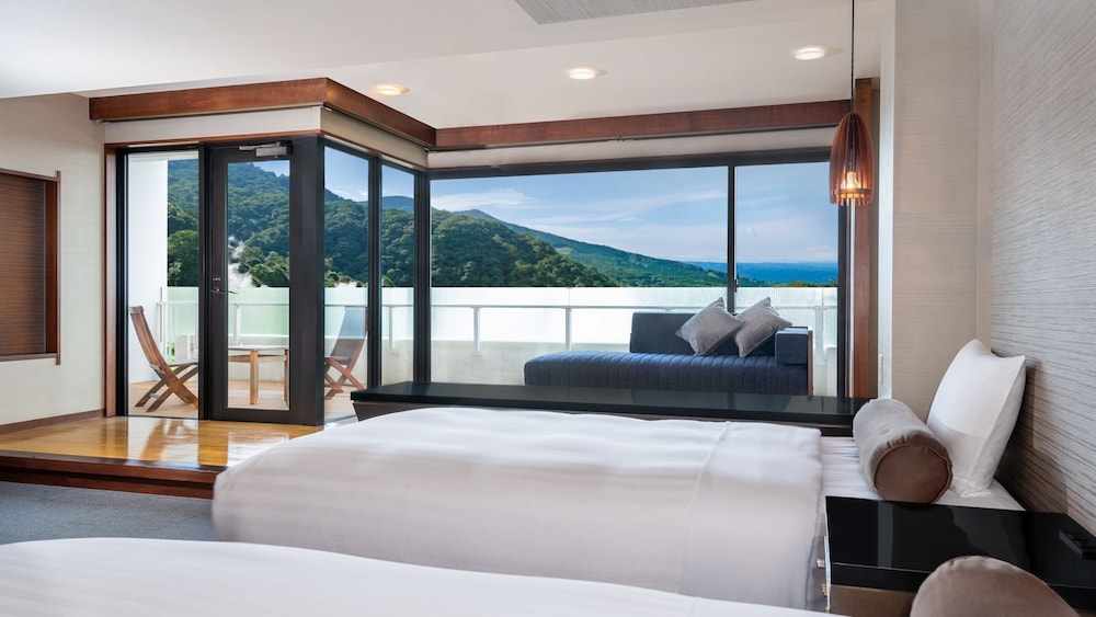 [最上階] プレミアデラックスツイン (湯けむりビュー) 禁煙 客室2 | 霧島国際ホテル