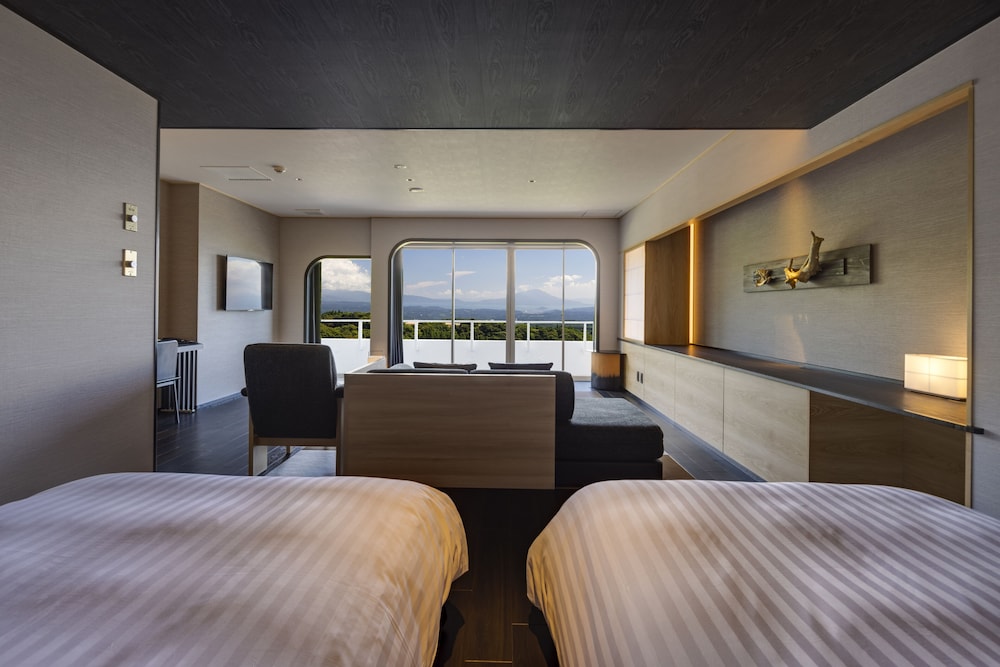 [最上階] プレミアデラックスツインルーム (湯けむりビュー半露天風呂付) 禁煙 客室2 | 霧島国際ホテル