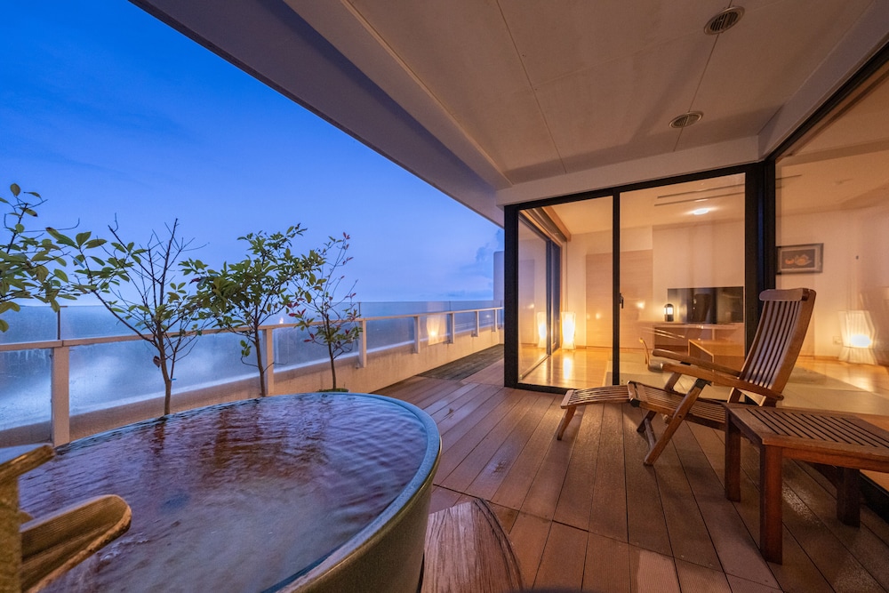 [最上階] プレミアデラックス和洋室 (湯けむりビュー露天風呂付) 64m² 禁煙 | 霧島国際ホテル