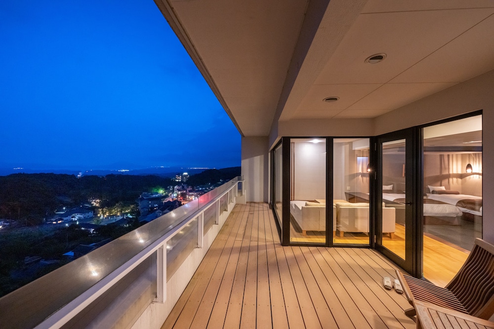 [最上階] プレミアデラックスツイン (湯けむりビュー) 禁煙 | 霧島国際ホテル