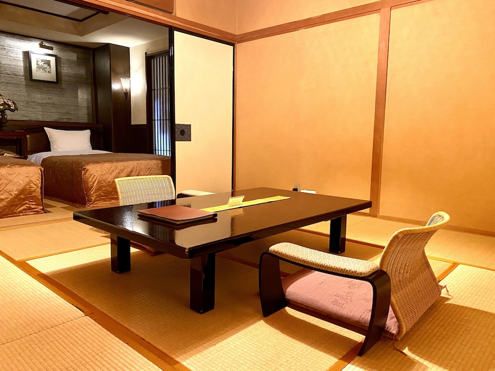 [坐忘] 翁草　和室 (8帖＋8帖)　露天風呂付 | 四季の湯座敷 武蔵野別館