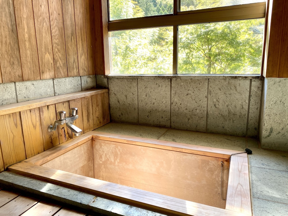 貴賓室 バスルーム0 | 四季の湯座敷 武蔵野別館