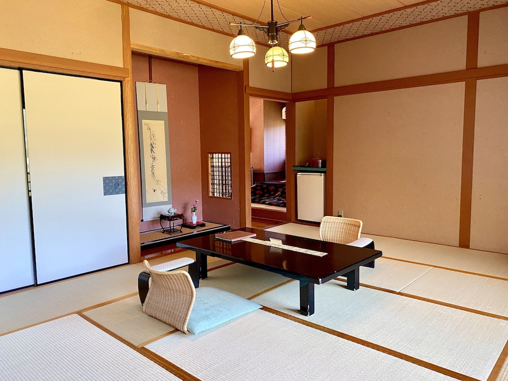 月見台付きの角部屋 | 四季の湯座敷 武蔵野別館