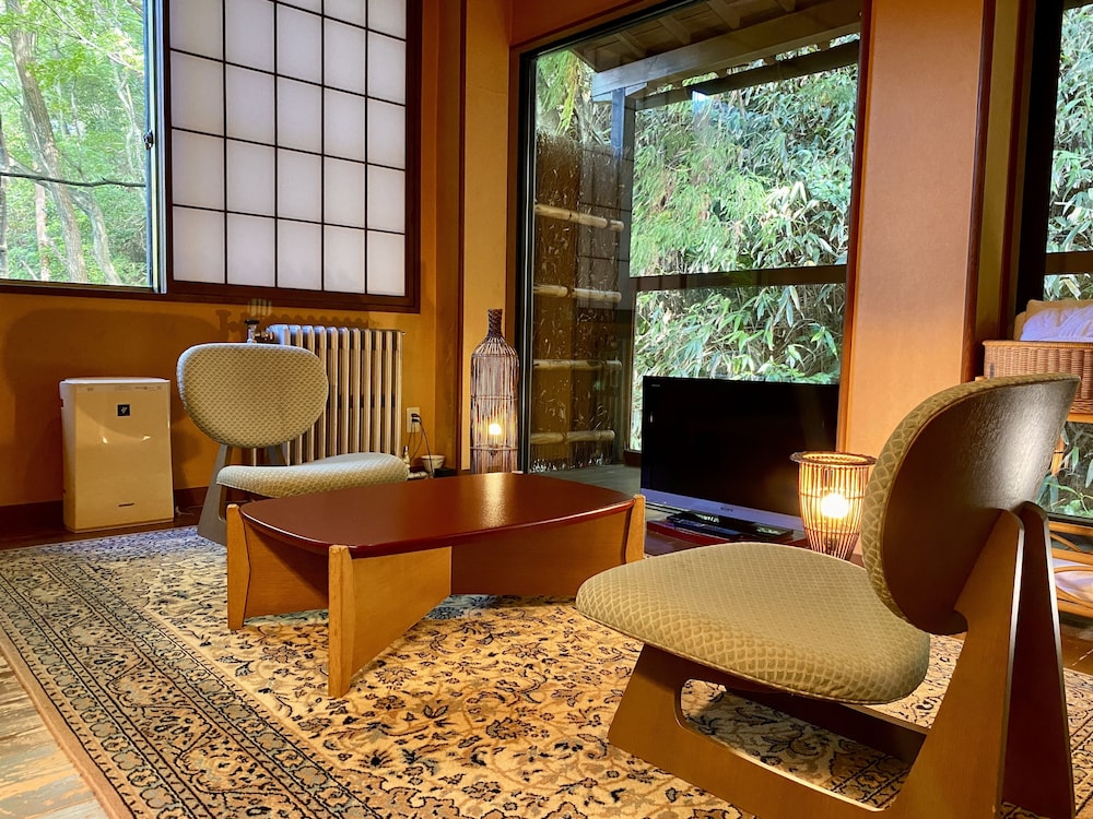 露天風呂付客室(坐忘) 客室1 | 四季の湯座敷 武蔵野別館