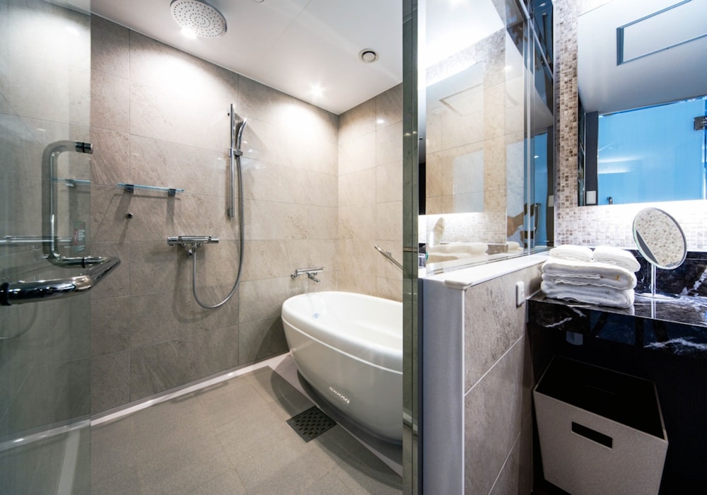 フォースルーム 禁煙 バスルーム1 | ダイワロイネットホテル銀座 PREMIER (2026 年 3 月 9 日リニューアルオープン)