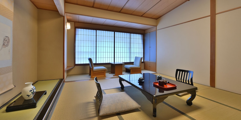 スタンダート和室8畳 蜜色(Mitsuiro) 客室1 | かけ流し源泉の宿 渋の湯