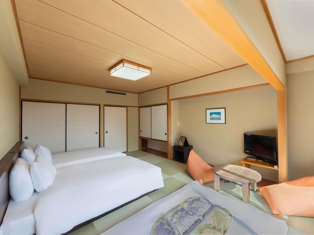 クラシック ルーム シングルベッド 3 台 | グランドメルキュール伊勢志摩リゾート & スパ