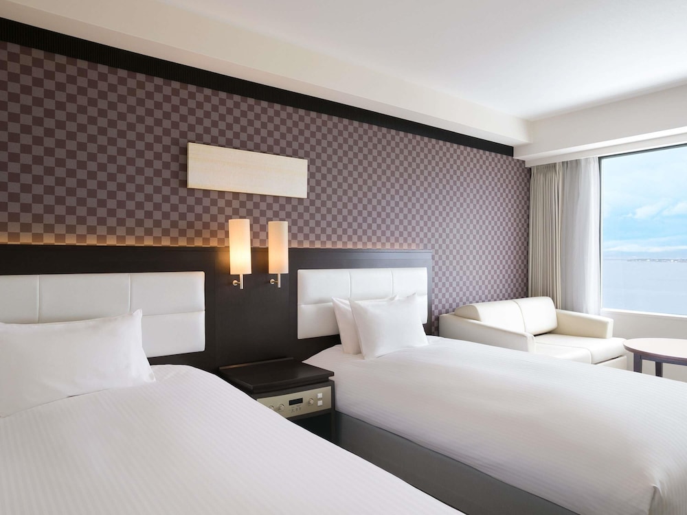 スタンダード ルーム ベッド (複数台) レイクサイド | グランドメルキュール琵琶湖リゾート & スパ