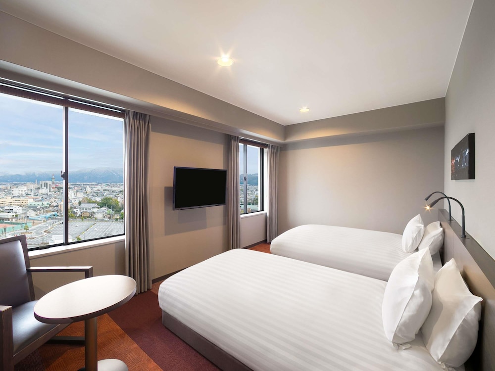 スタンダード ルーム シングルベッド 2 台 マウンテンビュー 客室5 | グランドメルキュール琵琶湖リゾート & スパ