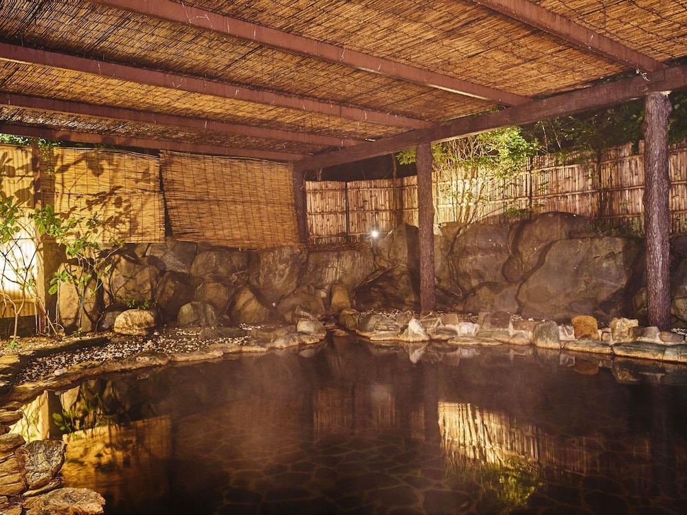 スタンダード ルーム シングルベッド 3 台 オーシャンビュー (Mediterranean Style) 客室1 | グランドメルキュール淡路島リゾート & スパ