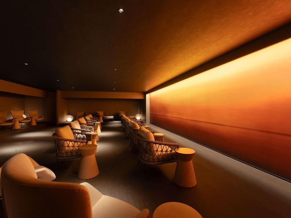 スタンダード ルーム シングルベッド 3 台 オーシャンビュー (Mediterranean Style) 客室2 | グランドメルキュール淡路島リゾート & スパ