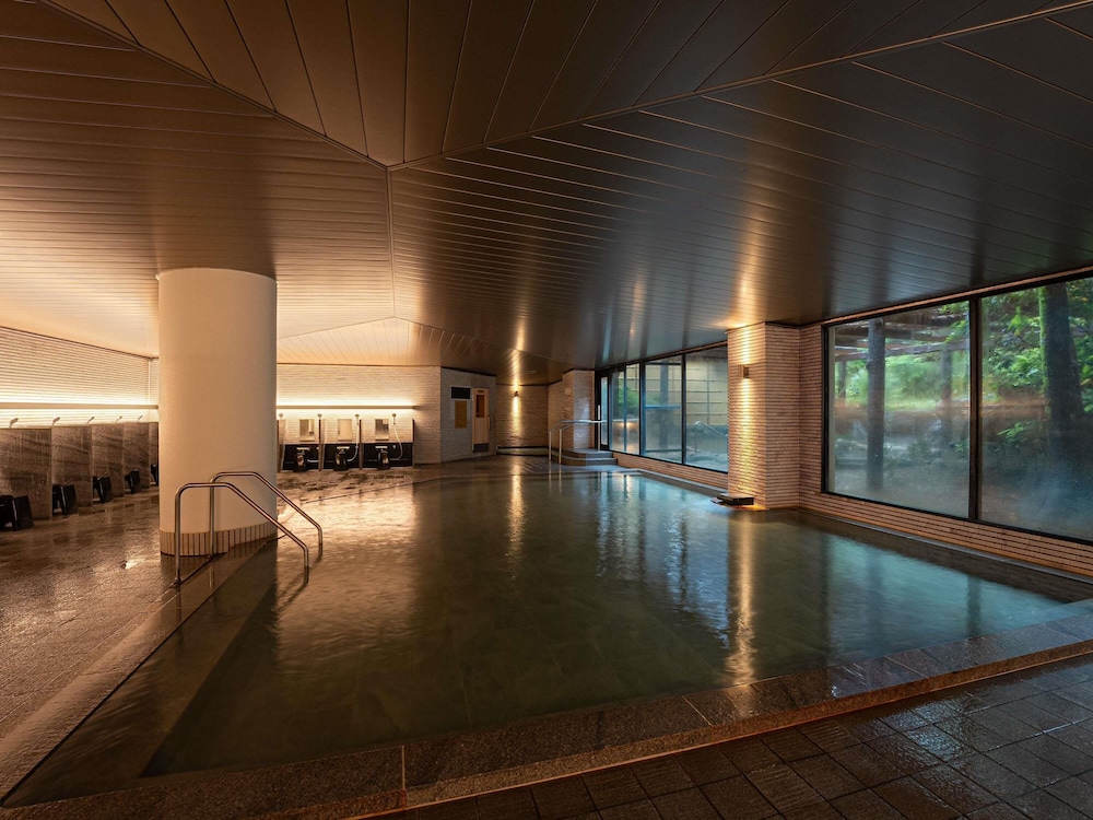 スタンダード ルーム シングルベッド 3 台 マウンテンビュー (Mediterranean Style) 客室9 | グランドメルキュール淡路島リゾート & スパ