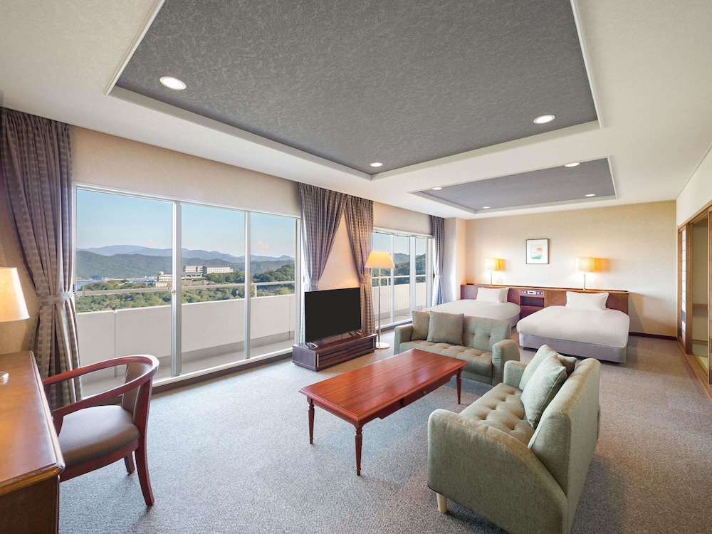 クラシック スイート ベッド (複数台) マウンテンビュー (Japanese Western Style) | グランドメルキュール淡路島リゾート & スパ