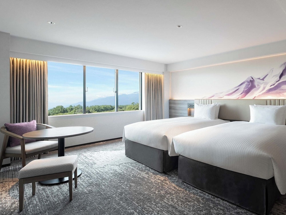 エグゼクティブ ルーム (2 Twin Beds and 2 Extra Beds) 客室2 | グランドメルキュール八ヶ岳リゾート & スパ