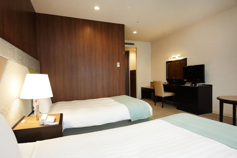 スタンダード ルーム (2 Twin Beds and 1 Sofabed) 客室1 | グランドメルキュール八ヶ岳リゾート & スパ