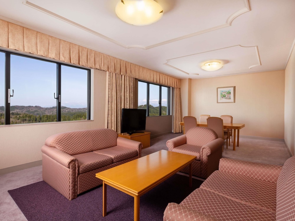 クラシック スイート ベッド (複数台) | メルキュール富山砺波リゾート & スパ