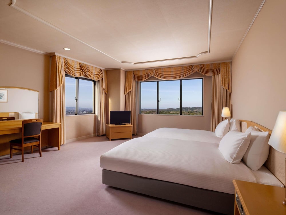 デラックス スイート ベッド (複数台) 客室3 | メルキュール富山砺波リゾート & スパ