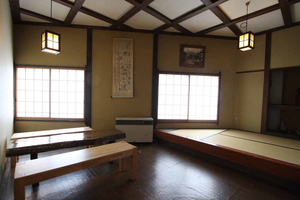 レストラン1 | 四季の宿 河廣