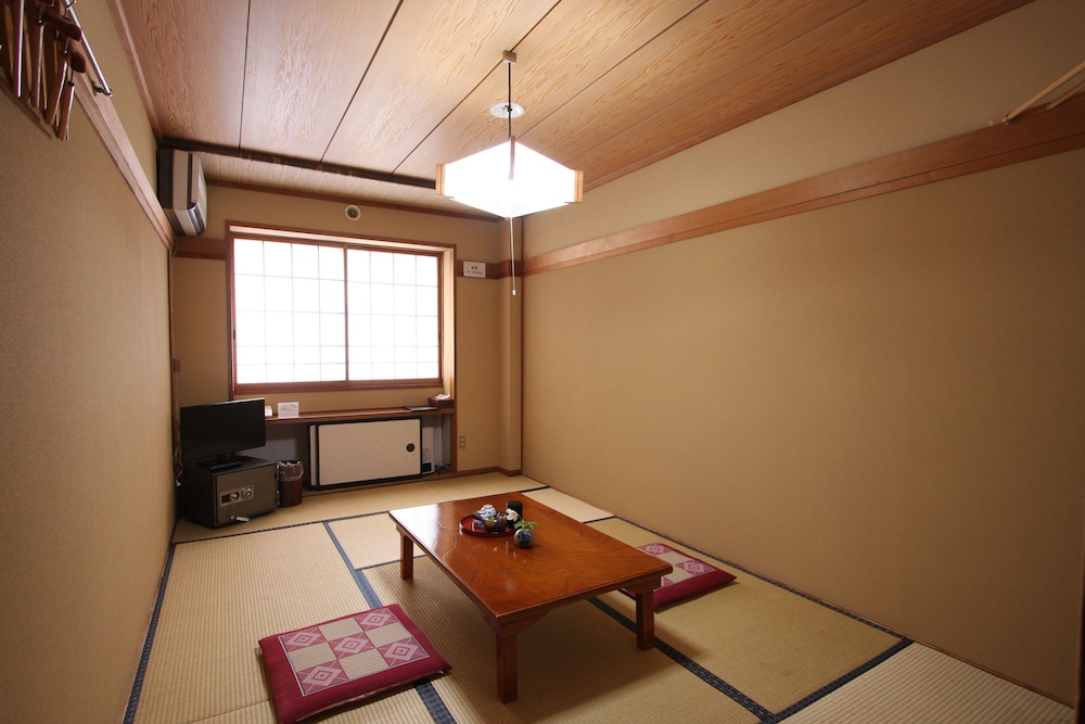 客室1 | 四季の宿 河廣