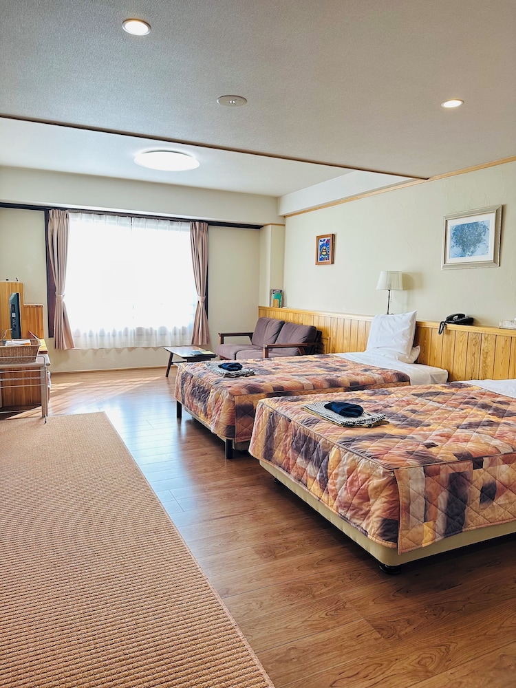 眺望の良い洋室（定員2～3名）禁煙室 客室2 | 旅行人山荘